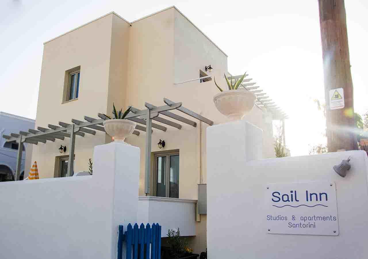 Sail Inn Studios & Apartments Kamári Екстериор снимка